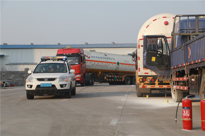 东海市危货与普货运输企业联合开展道路应急救援演练